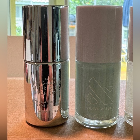 Bundle of 4 Olive & June Polish - NEW - Top Coat with 3 Various Colors - Picture 2 of 3